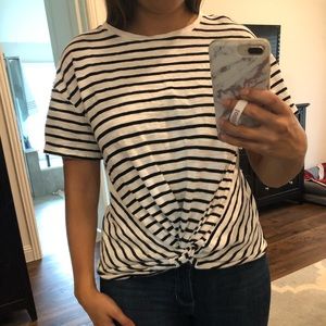 Black and white knot t shirt